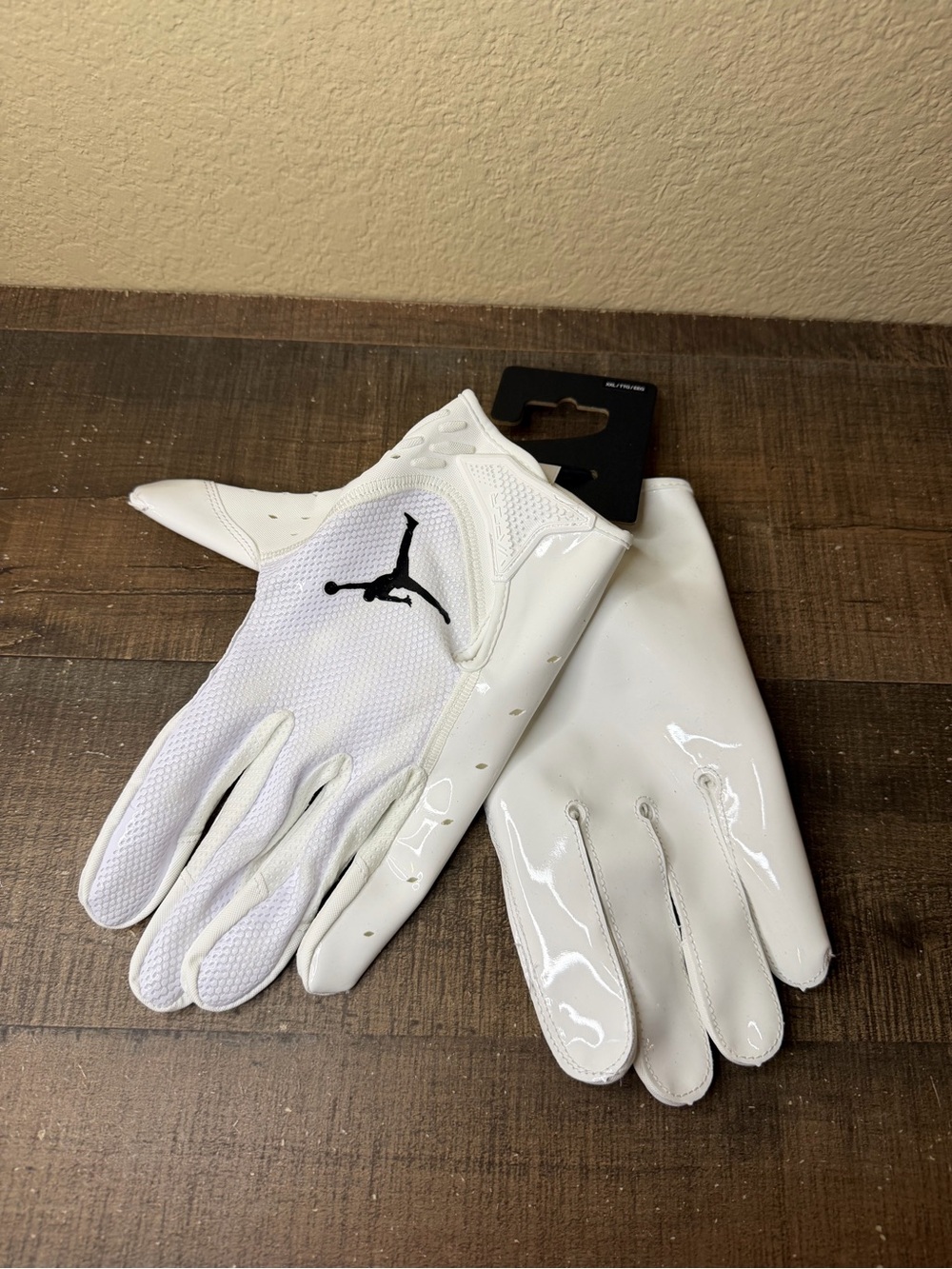 Jordan Vapor Jet Football Gloves “White”
- Size 2XL Men.